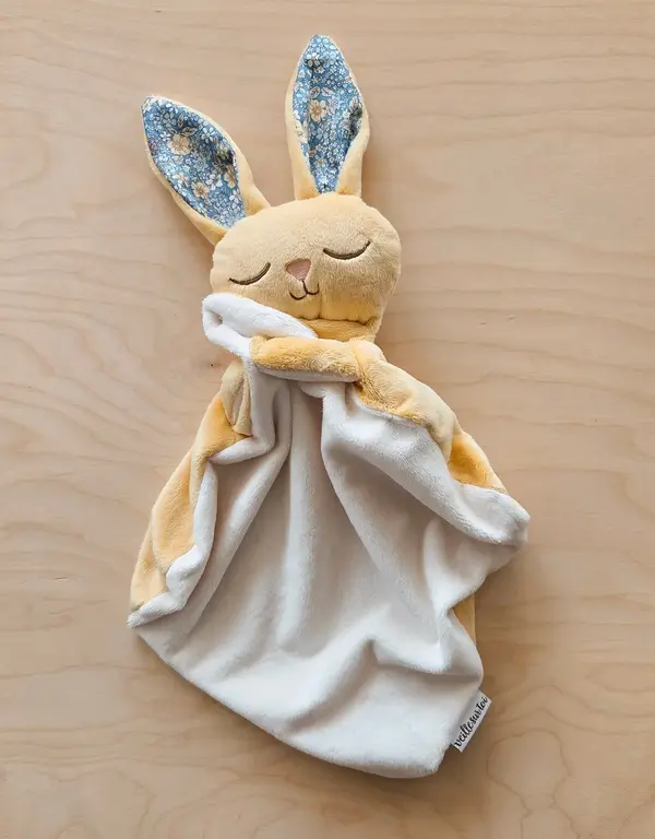 VEILLE SUR TOI DOUDOU LAPIN MARCEL ENDORMI - JAUNE FLEURI
