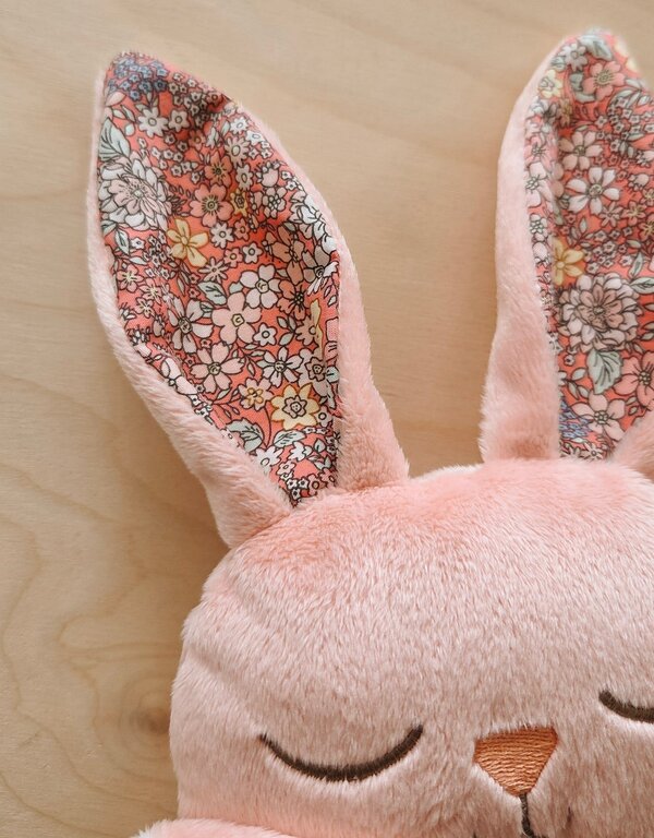 VEILLE SUR TOI DOUDOU LAPIN MARCEL ENDORMI - ROSE FLEURI