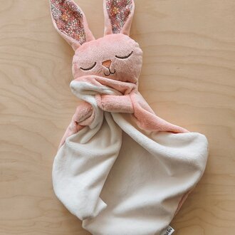VEILLE SUR TOI DOUDOU LAPIN MARCEL ENDORMI - ROSE FLEURI