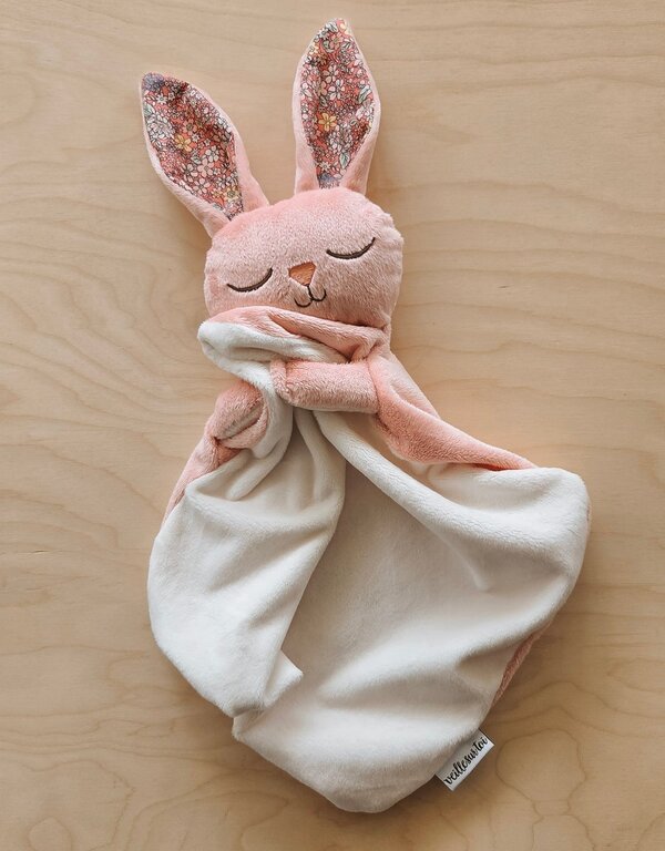 VEILLE SUR TOI DOUDOU LAPIN MARCEL ENDORMI - ROSE FLEURI