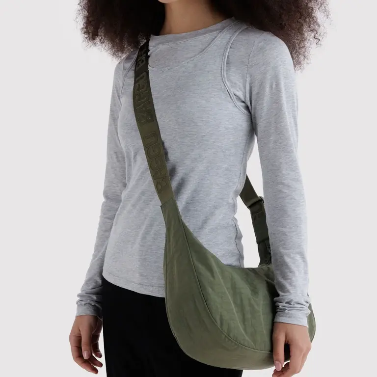 BAGGU SAC CROISSANT EN NYLON MOYEN - CAPER