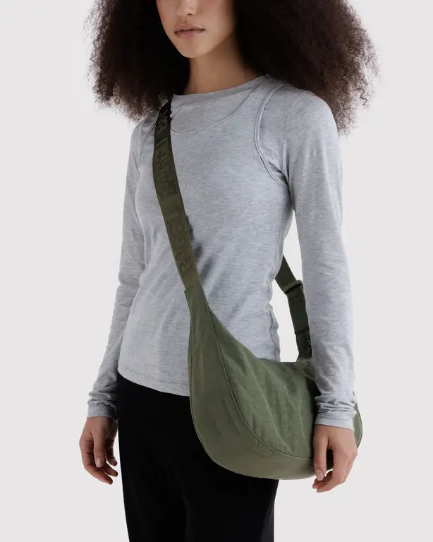 BAGGU SAC CROISSANT EN NYLON MOYEN - CAPER