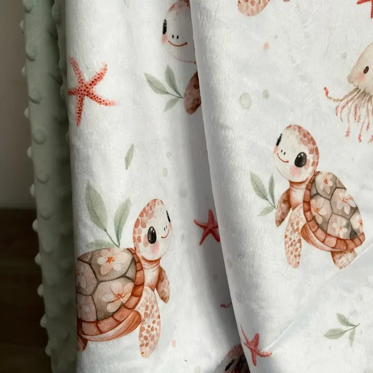 CRÉATION JADE COUVERTURE EN MINKY - TATIANA TORTUE