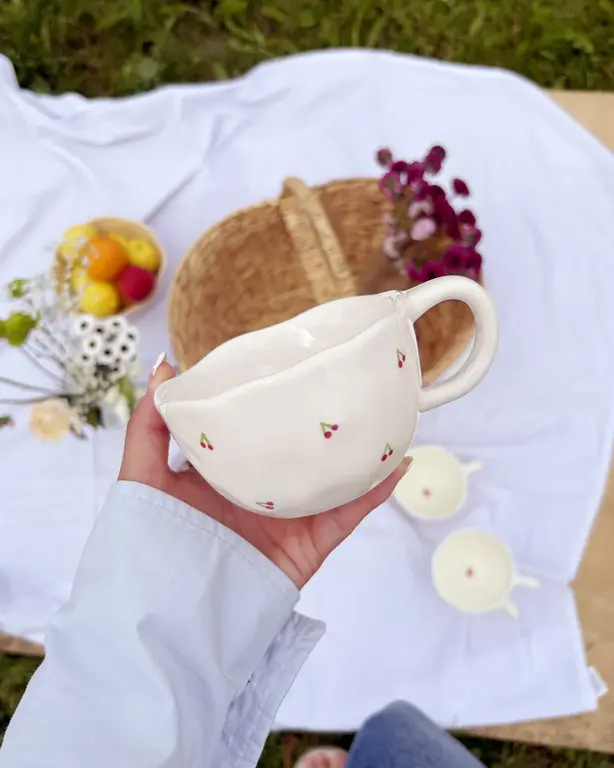 MOI D'ABORD TASSE - CERISETTE