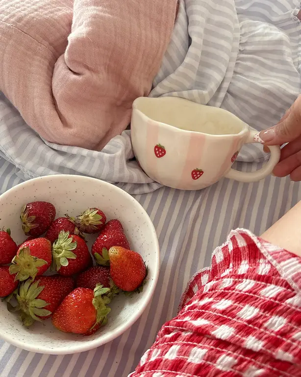 MOI D'ABORD TASSE - RAYURES DE FRAISES
