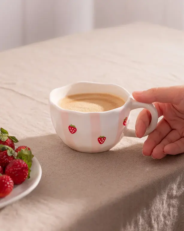 MOI D'ABORD TASSE - RAYURES DE FRAISES