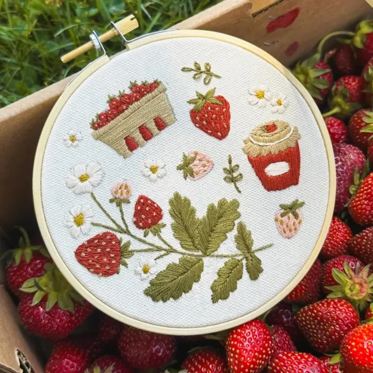 BRODÉ SERRÉ ENSEMBLE DE BRODERIE - FRAISES DU QUÉBEC