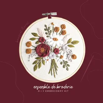 BRODÉ SERRÉ ENSEMBLE DE BRODERIE - BOUQUET FLORAL