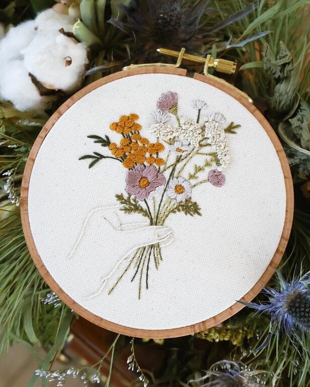 BRODÉ SERRÉ ENSEMBLE DE BRODERIE - FLEURS SAUVAGES NEUTRE