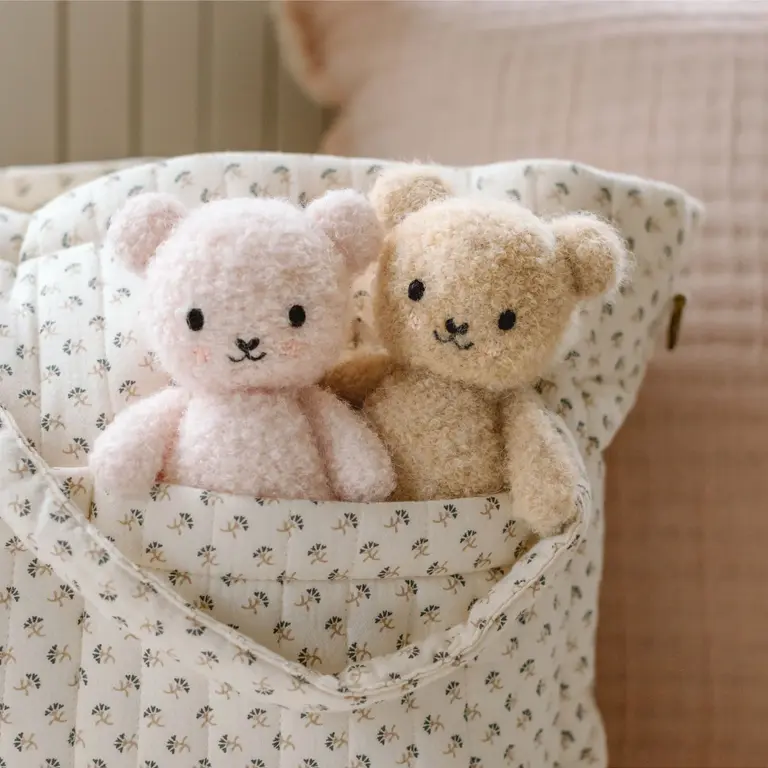 CUDDLE + KIND PELUCHE BÉBÉ OURS BOUCLÉ - FRAISE