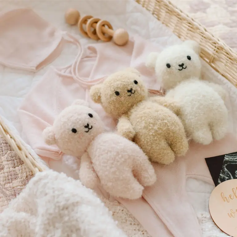 CUDDLE + KIND PELUCHE BÉBÉ OURS BOUCLÉ - MIEL