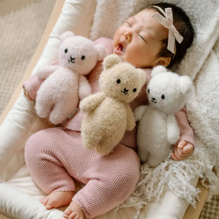CUDDLE + KIND PELUCHE BÉBÉ OURS BOUCLÉ - MIEL