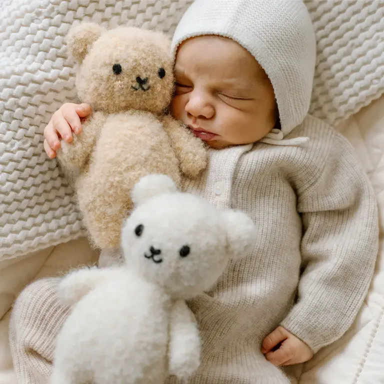 CUDDLE + KIND PELUCHE BÉBÉ OURS BOUCLÉ - MIEL