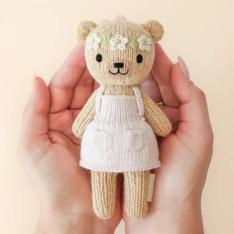 CUDDLE + KIND PELUCHE AVEC BOÎTE OLIVIA L'OURS MIEL - TINY 6''