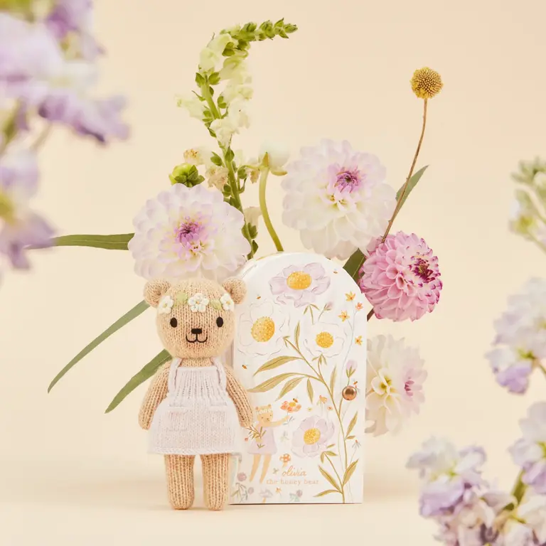 CUDDLE + KIND PELUCHE AVEC BOÎTE OLIVIA L'OURS MIEL - TINY 6''