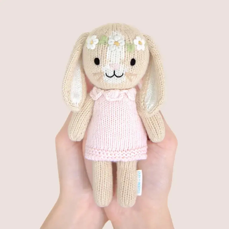 CUDDLE + KIND PELUCHE AVEC BOÎTE HANNAH LE LAPIN BLUSH - TINY 6''