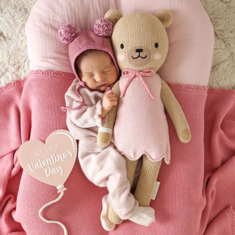 CUDDLE + KIND PELUCHE BELLA L'OURS MIEL - PETIT 13''