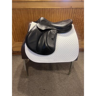 Used Voltaire Palm Beach Jump Saddle - T424