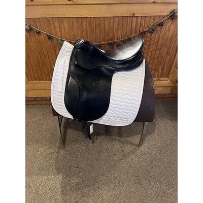 Used Stubben Tristan Dressage 18"