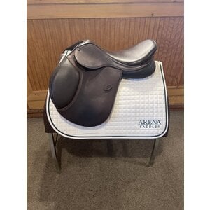 Used Arena Jump 17.5" with Leathers & Irons