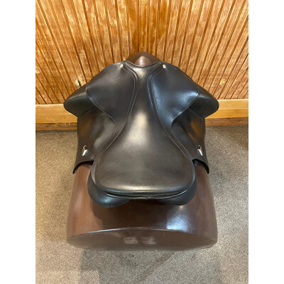 T429 Used 17.5” Bates Innova Dressage