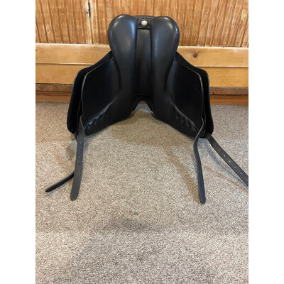 T429 Used 17.5” Bates Innova Dressage