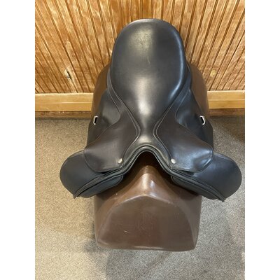 T429 Used 17.5” Bates Innova Dressage