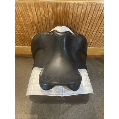 Used 17.5" Kentaur Dressage Medea