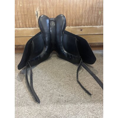 Used 17.5" Kentaur Dressage Medea