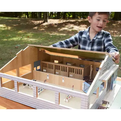 Breyer Breyer - Breyer Farms Deluxe Arena Stable (Retired)