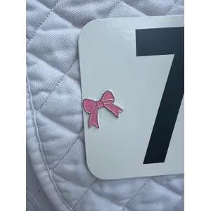 Dubois Cheval Dubois Cheval - Pink Bow Number Pin Charm