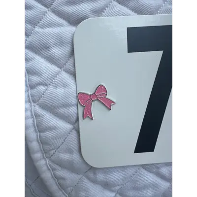 Dubois Cheval Dubois Cheval - Pink Bow Number Pin Charm