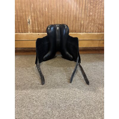 Used Sommer Flextra Dressage Saddle - 17.5” MW