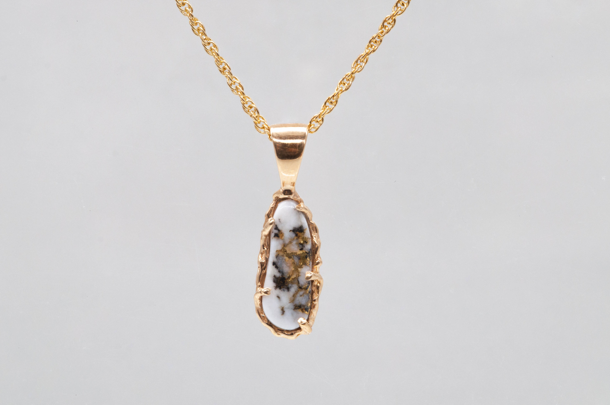 Gold Quartz Pendant - PFFQ2X - White 