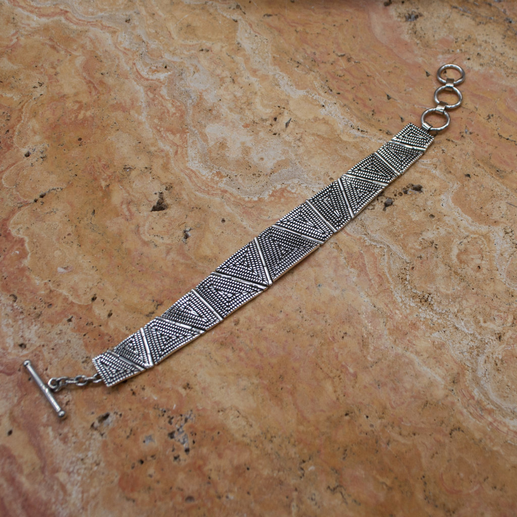 BILAGAANAS Stamped Sterling Silver Link Bracelet