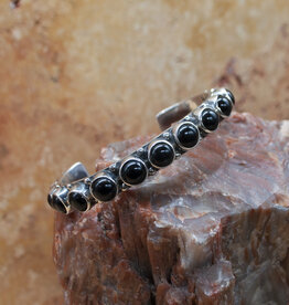 Single Row Circular Onyx Cuff