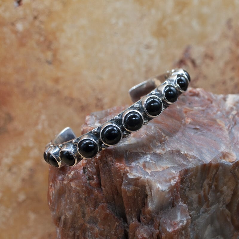 Single Row Circular Onyx Cuff