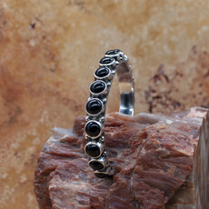 Single Row Circular Onyx Cuff