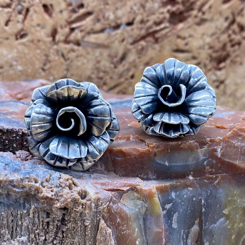 Federico Single sterling silver rose earrings