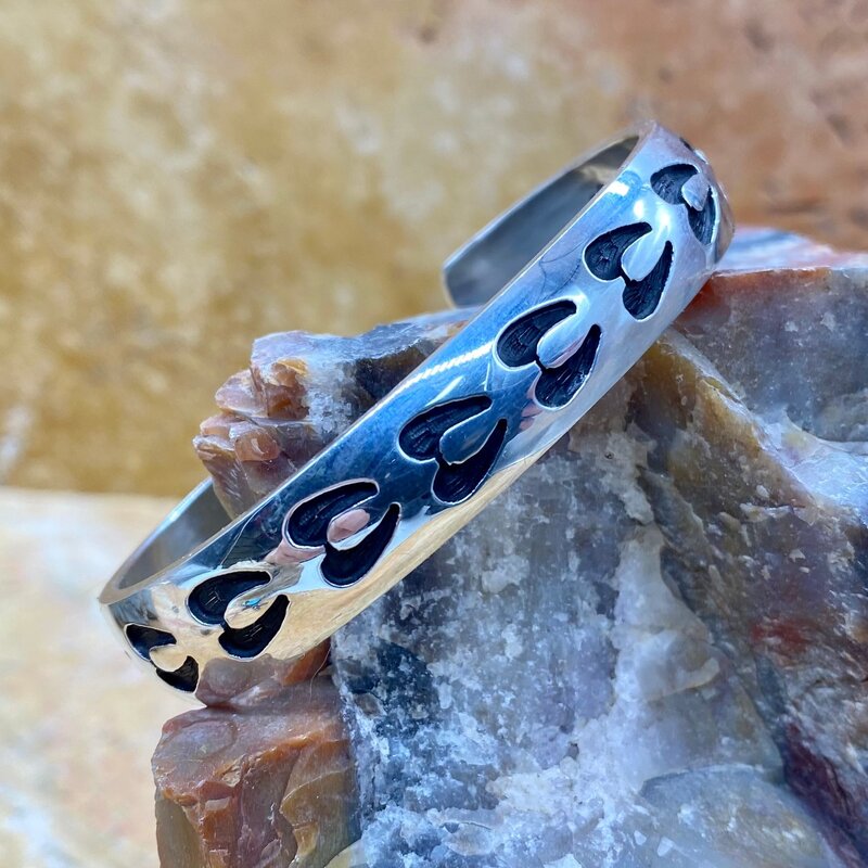 Deer track Hopi overlay silver cuff 6.75"
