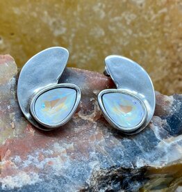 Mrs. Begum earrings by Uno de 50