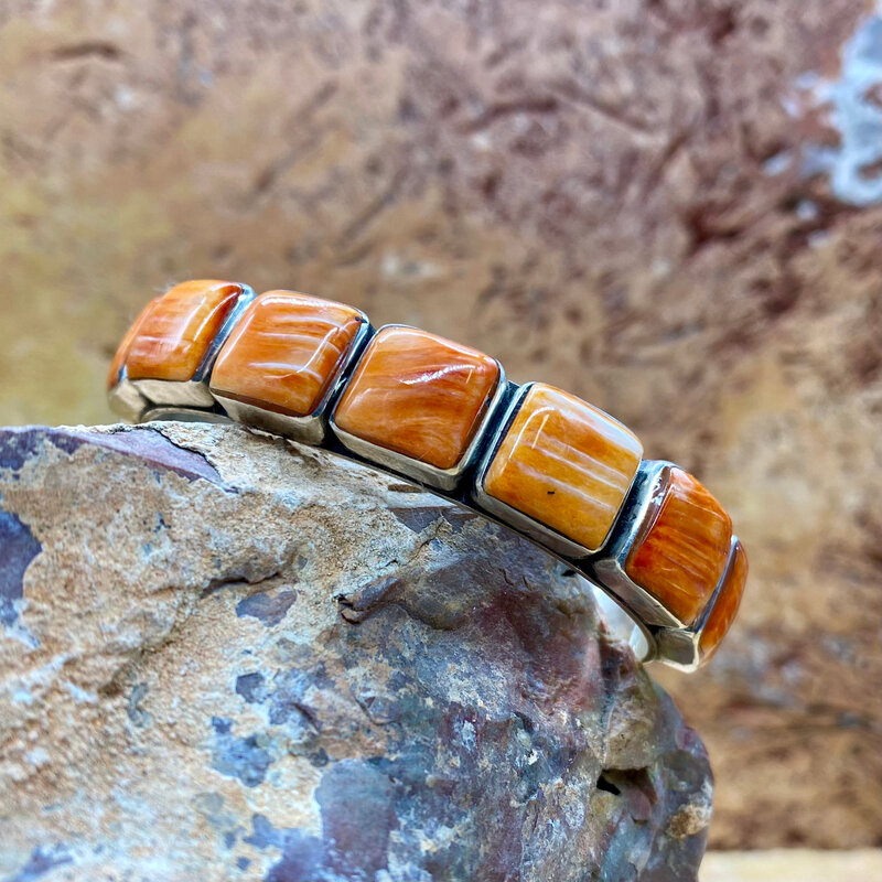 8-Stone Spiny Oyster Bracelet 6.5"