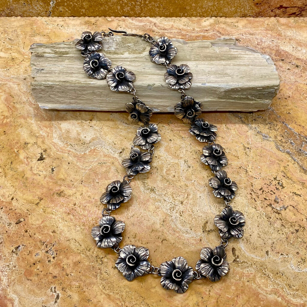 24" Flower Necklace (18-Flowers)