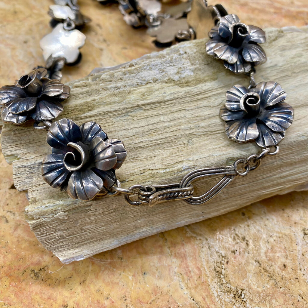 24" Flower Necklace (18-Flowers)