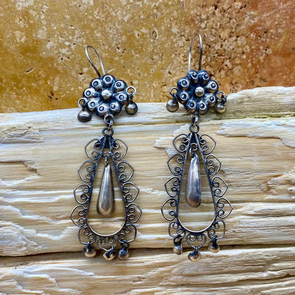 Silver Flower Sangle Earrings