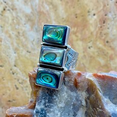 Abalone 3-stone ring - adj.