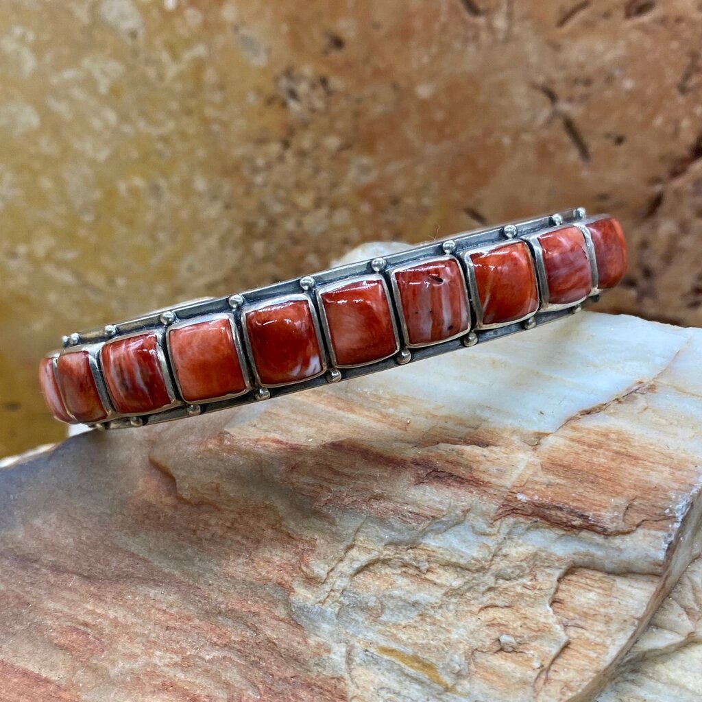 Red spiny oyster cuff - 6.25"
