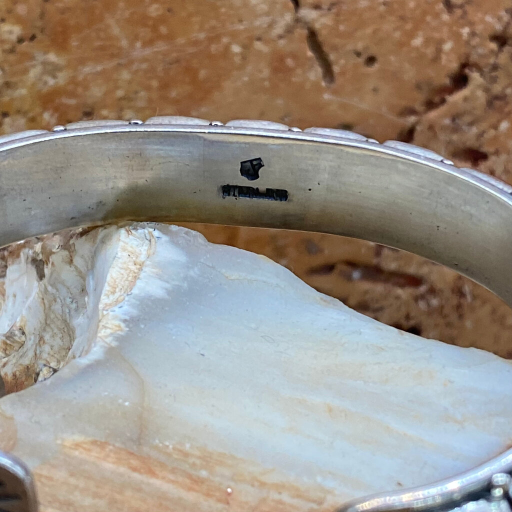 Red spiny oyster cuff - 6.25"