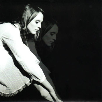 Karen Elson - Milk and Honey / Winter’s Going 7” (2012 Third Man Records), Milk & Honey Swirl