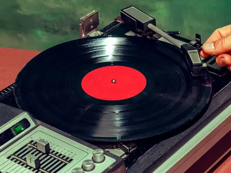 The Evolution of Vinyl: Why Records Are Making a Comeback